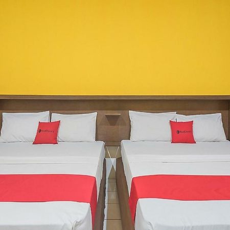 RedDoorz near Alun Alun Subang Hotel Exterior foto