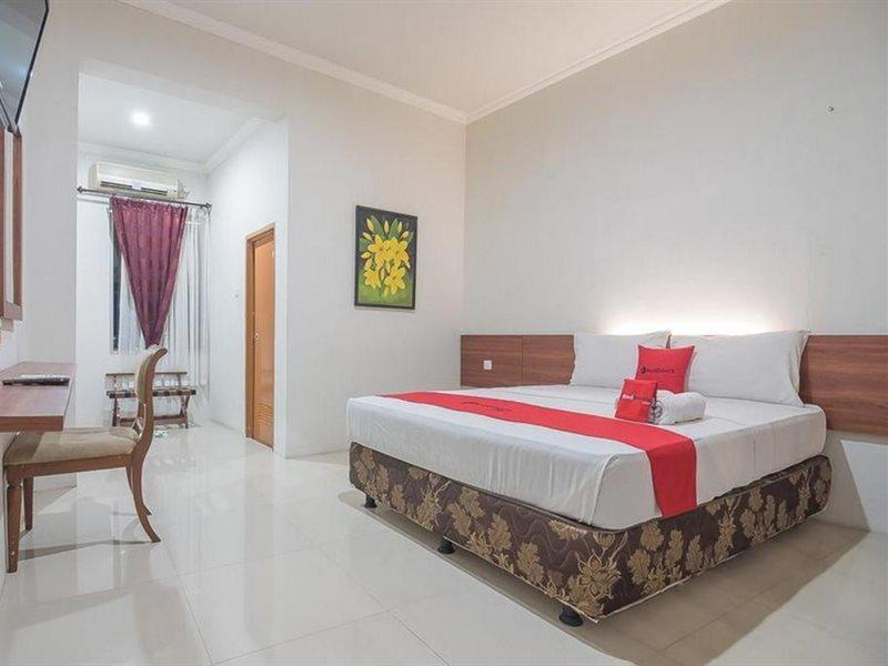 RedDoorz near Alun Alun Subang Hotel Exterior foto