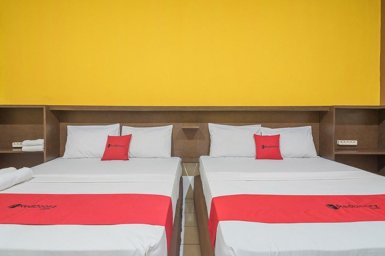 RedDoorz near Alun Alun Subang Hotel Exterior foto