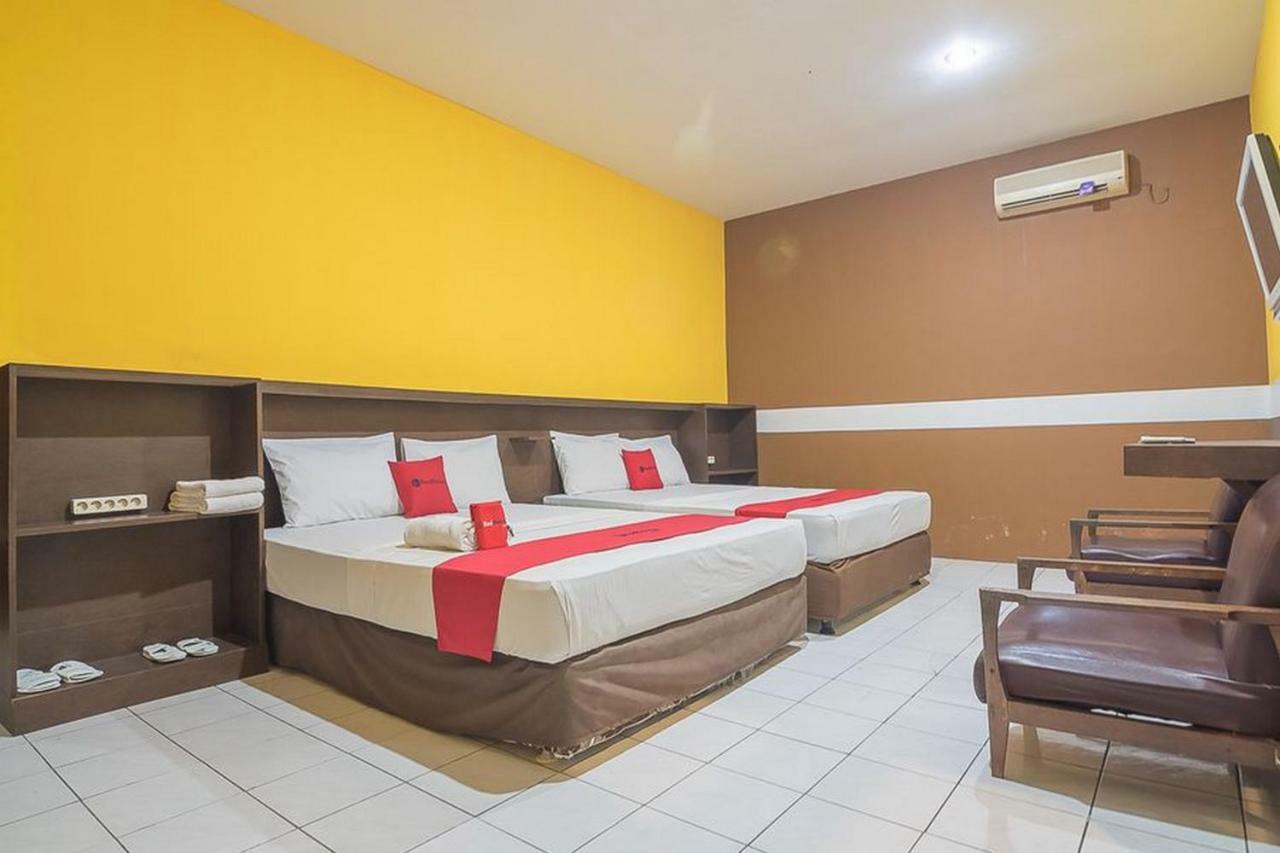 RedDoorz near Alun Alun Subang Hotel Exterior foto
