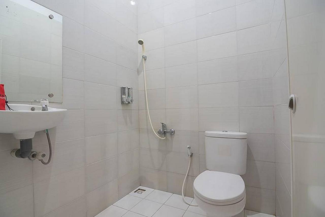 RedDoorz near Alun Alun Subang Hotel Exterior foto